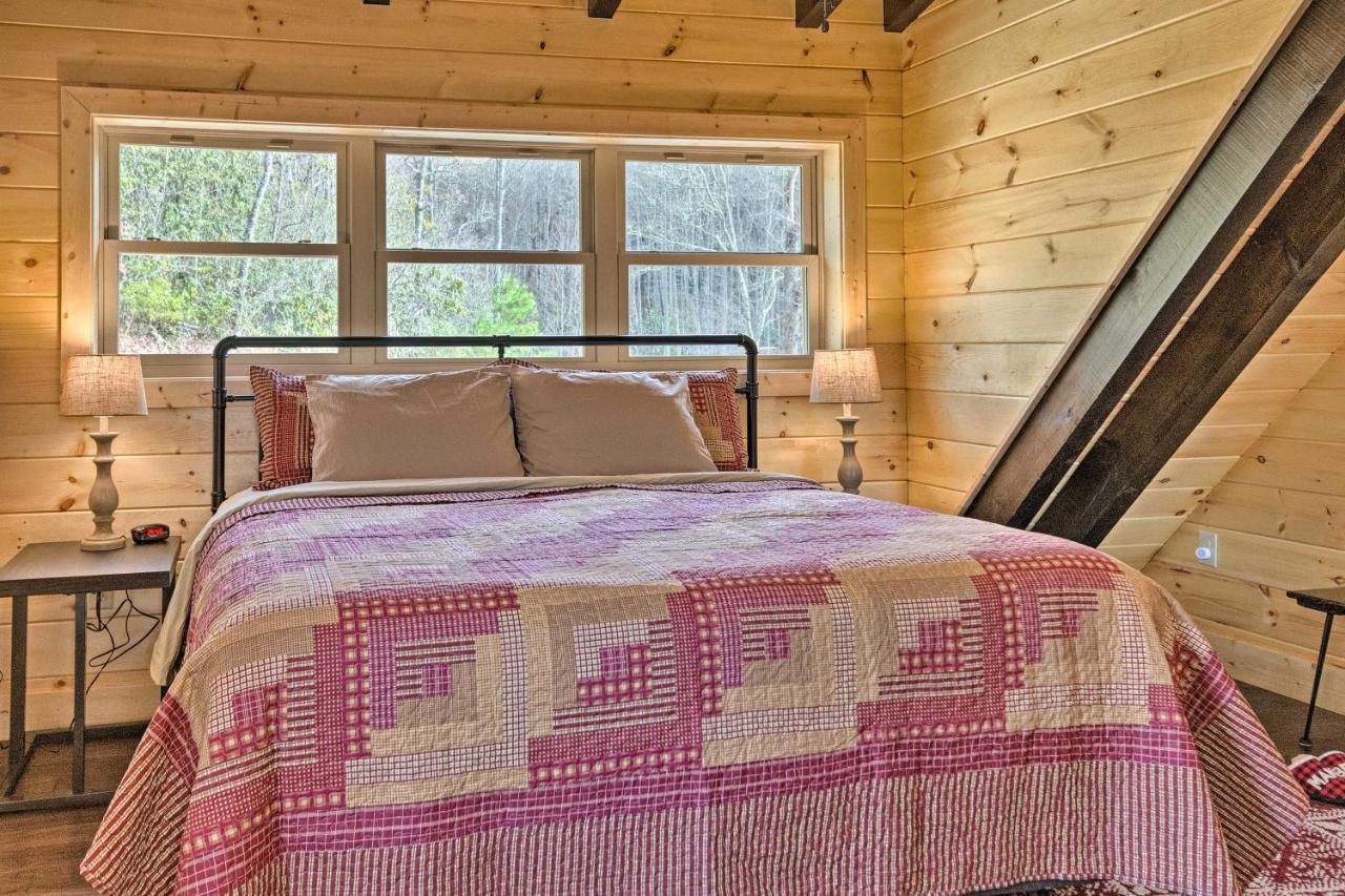 Hilltop Cabin On 5 Acres With Hot Tub And Waterfall! Bryson City Bagian luar foto