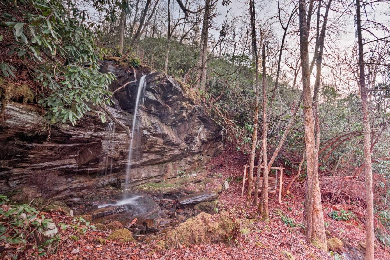 Hilltop Cabin On 5 Acres With Hot Tub And Waterfall! Bryson City Bagian luar foto