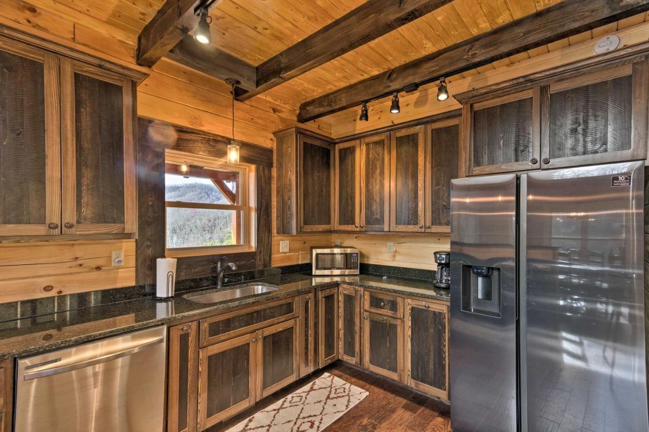 Hilltop Cabin On 5 Acres With Hot Tub And Waterfall! Bryson City Bagian luar foto